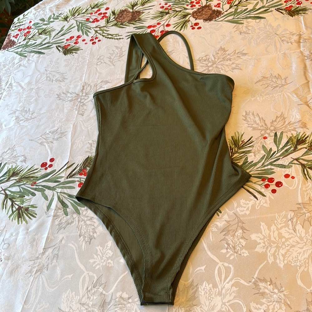 Shein NWOT criss cross bodysuit